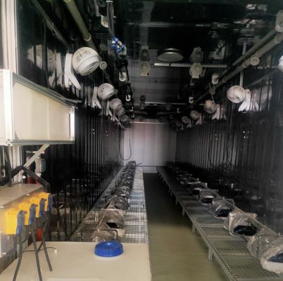 Κλιμακώδες υδροπονικό σύστημα κάθετης καλλιέργειας σε δοχείο 40FT 40HQ Reefer